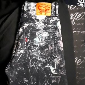 Black and White Levi's Shorts